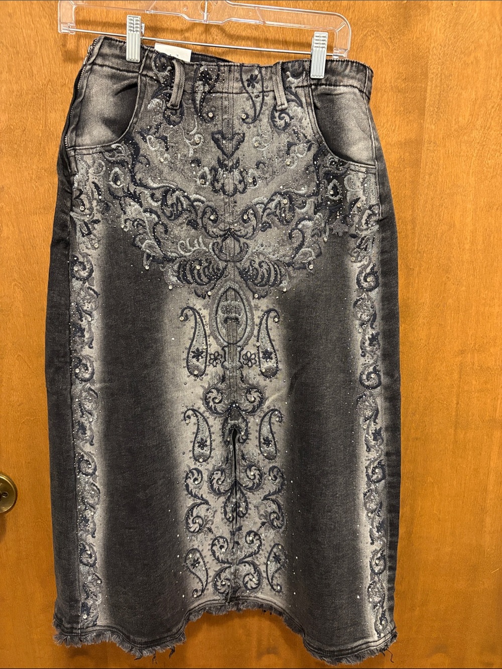 613. Nina Rossi Embellished Black & Gray Midi Denim Skirt